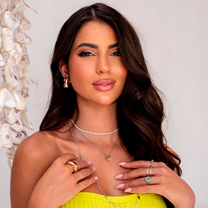  Larissa Galvao